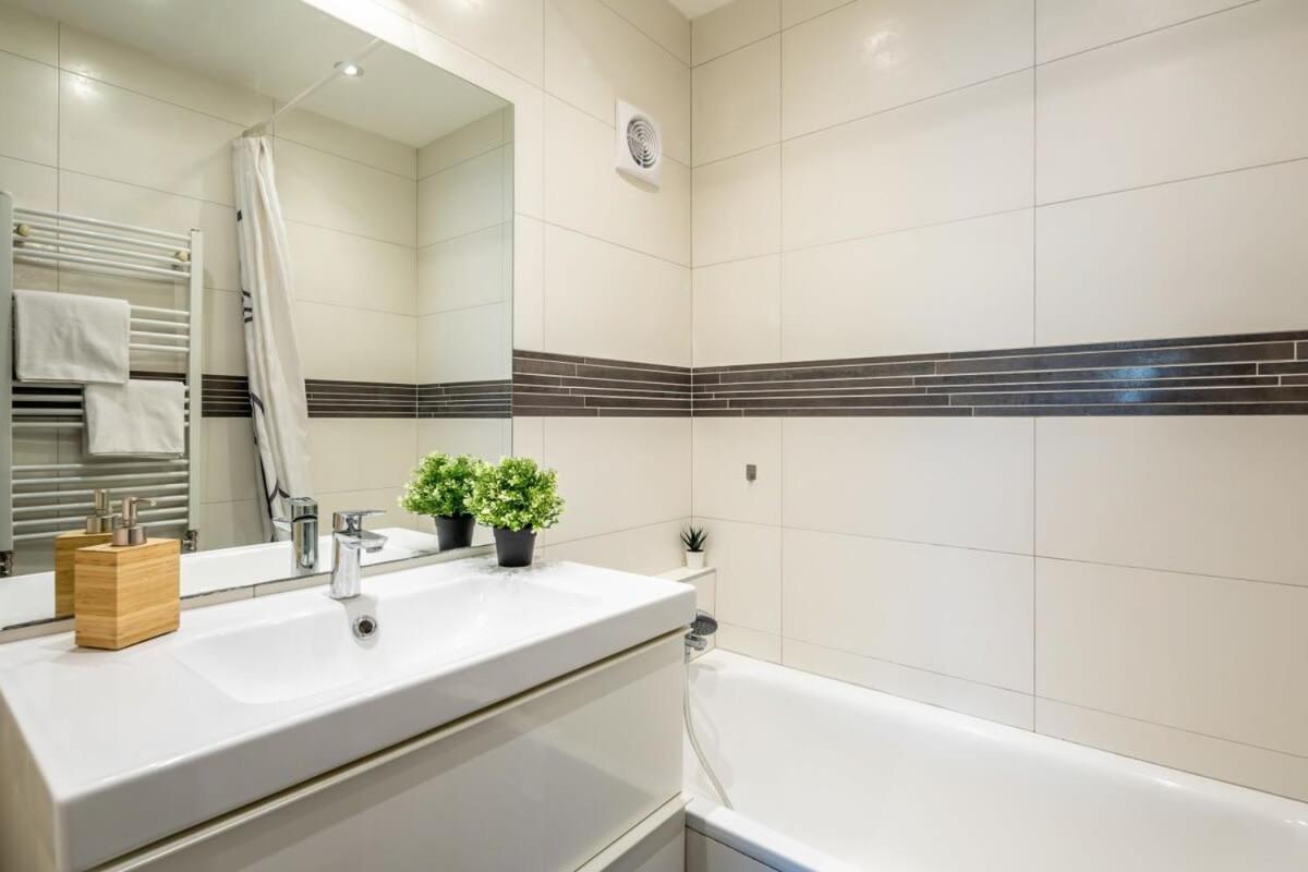 Cozy Quiet Apartment With A Balcony Budapest Ngoại thất bức ảnh