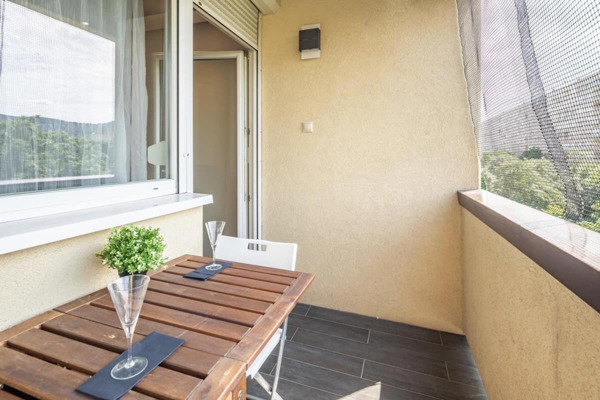 Cozy Quiet Apartment With A Balcony Budapest Ngoại thất bức ảnh