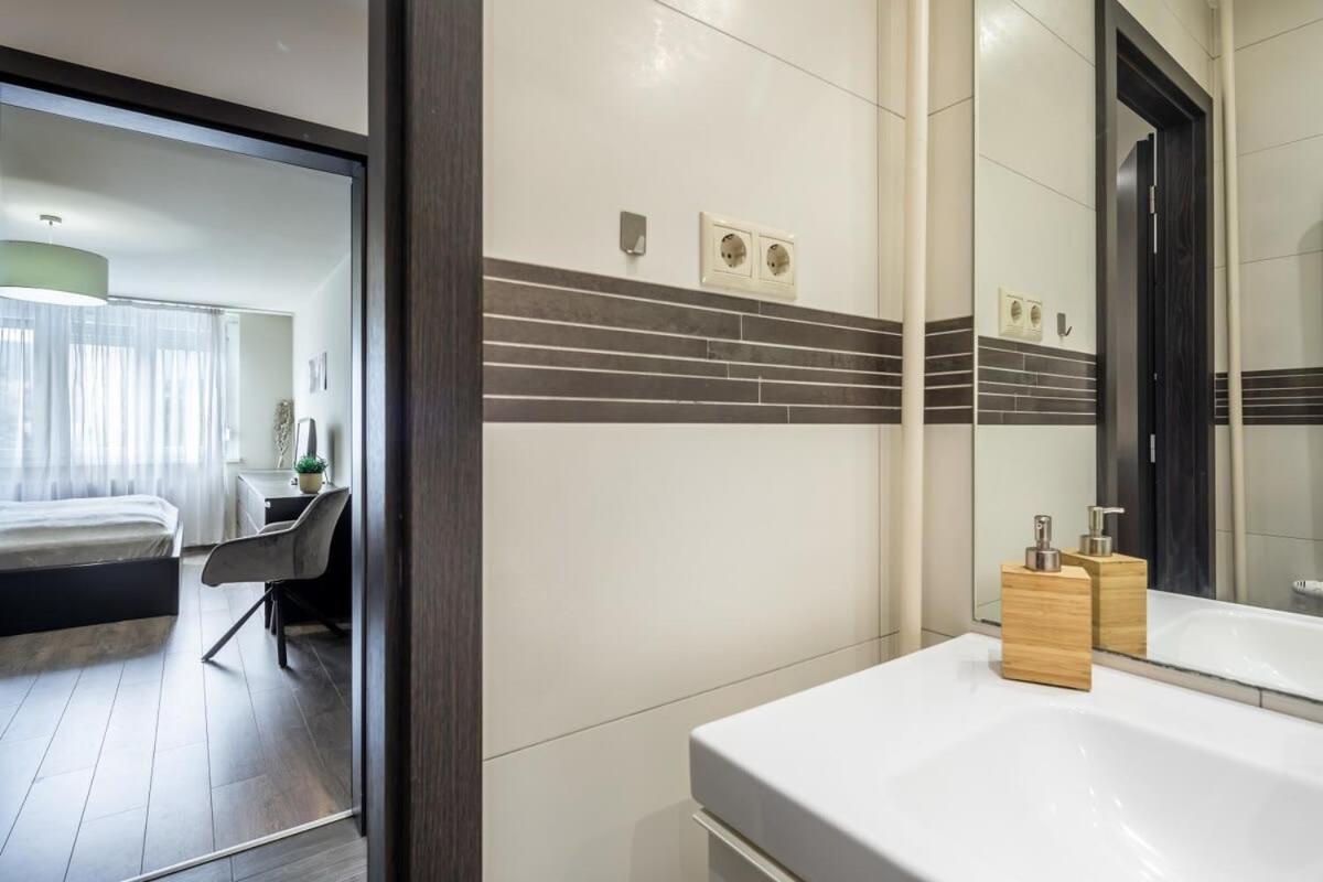 Cozy Quiet Apartment With A Balcony Budapest Ngoại thất bức ảnh